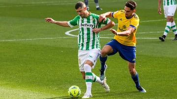 Guido Rodríguez, ante el Cádiz.