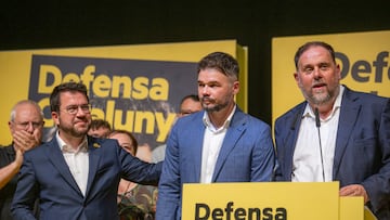 El candidato número 1 de ERC por Barcelona al Congreso de los Diputados, Gabriel Rufián, comparece tras conocer los resultados de la jornada electoral de los comicios generales, en la estación del Nord donde se ha reunido Esquerra Republicana de Catalunya (ERC), a 23 de julio de 2023, en Barcelona, Catalunya (España). Todos los españoles han sido llamados hoy, 23 de julio de 2023, para elegir a sus representantes para los próximos cuatro años. Están en juego 350 escaños en el Congreso y 208 en el Senado (ya que 57 de los 265 senadores lo son por designación autonómica), que tendrán que elegir al próximo Gobierno.
23 JULIO 2023;23J;ELECCIONES GENERALES;ESQUERRA;ERC;SEGUIMIENTO ELECTORAL;
Lorena Sopêna / Europa Press
24/07/2023