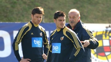 Xabi Alonso y Albert Riera, junto a Del Bosque en su etapa en la Selección.