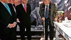 Calderón inauguró la exposición de Bernabéu