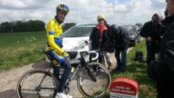 Despu&eacute;s de imponerse en su tercera Vuelta al Pa&iacute;s Vasco, Contador se desplaz&oacute; ayer al norte de Francia para reconocer con De Jongh la quinta etapa del pr&oacute;ximo Tour, la del pav&eacute;s (Ypres-Arenberg Porte du Hainaut, de 156 kil&oacute;metros), y descansar&aacute; una semana antes de retomar los entrenamientos para el Dauphin&eacute;.
 