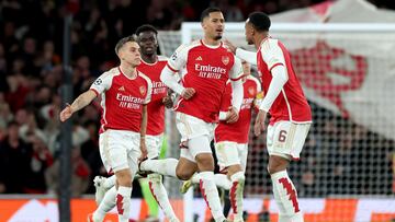 London (United Kingdom), 09/04/2024.- Leandro Trossard (L) of Arsenal celebrates with teammates after scoring his team's second goal during the UEFA Champions League quarter-finals, 1st leg soccer match between Arsenal FC and FC Bayern Munich, in London, Britain, 09 April 2024. (Liga de Campeones, Reino Unido, Londres) EFE/EPA/ANDY RAIN
