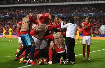 2-0. Rafa Silva celebra el segundo gol.