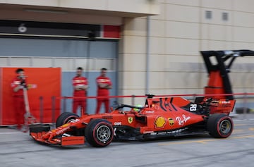 Mick Schumacher qued¨® segundo en su debut con el Ferrari SF90 en los test de Bahr¨¦in, s¨®lo por detr¨¢s del piloto neerland¨¦s Max Verstappen.