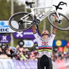Van der Poel conquista su tercer Tour de Flandes en la desgracia de Cortina