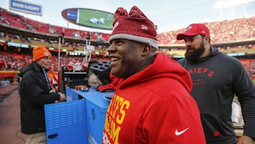 El coordinador ofensivo de los Chiefs es uno de los coaches m&aacute;s solicitados en el mercado; no puede entrevistarse hasta el final de la participaci&oacute;n de KC.