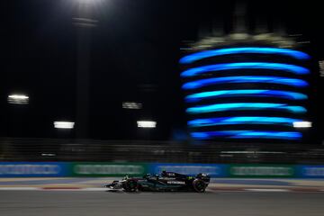 El piloto británico de Mercedes, Lewis Hamilton durante la clasificación del Gran Premio de Bahréin de Fórmula 1.