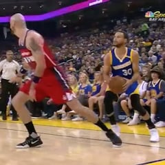 Nada por aquí, nada por allá... Gortat aún está buscando a Curry