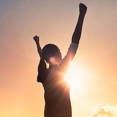 Las personas mentalmente más fuertes siempre dicen estas 5 frases para remontar en momento de bajón