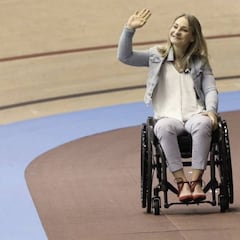 Emotiva vuelta al velódromo de Vogel tras quedar parapléjica