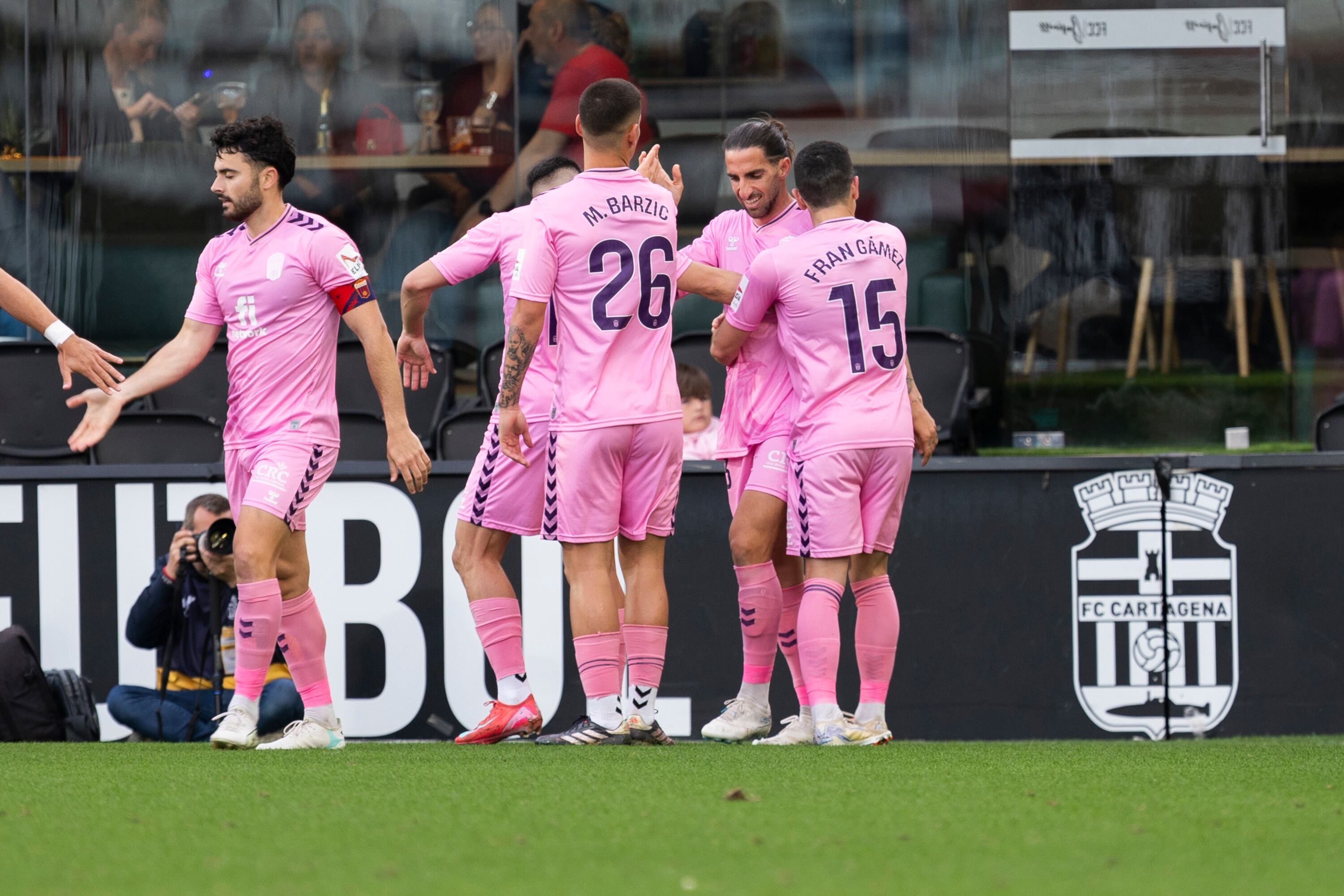 El Eldense festaja el gol de Marc Mateu en Cartagena,
