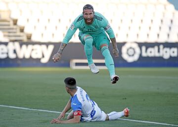 ??MARCA RAMOS!! ?Isco colg¨® la falta al coraz¨®n del ¨¢rea y el capit¨¢n blanco remat¨® muy solo de cabeza para batir a Cu¨¦llar!