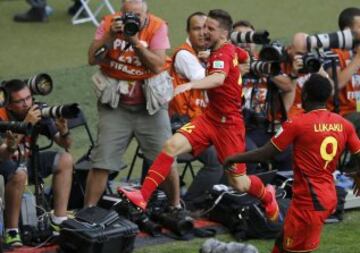 Celebración de Dries Mertens tas marcar el gol de la victoria para Bélgica.