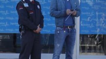 <b>EXAMINADO. </b>Benzema se sometió el miércoles a diferentes pruebas médicas en Sanitas-La Moraleja.