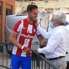 Cariñoso abrazo de Cerezo a Saúl