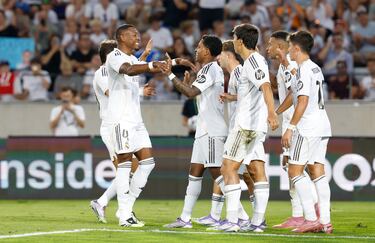 Rodrygo, con los rumores de una posible salida de por medio, tiró la pared con Mbappé y definió con un gran disparo al palo largo.