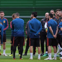 Hierro continúa la política de cambios de Del Bosque