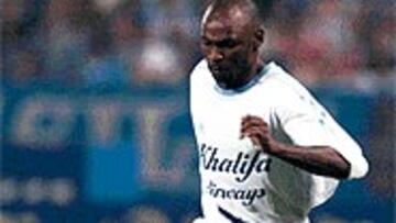 <b>OPCIÓN PERDIDA</B>. Olembé será, finalmente, jugador del Leeds.