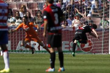 Remate de Sebastian Fernández (Rayo Vallecano) que supuso el 0-3 GOL