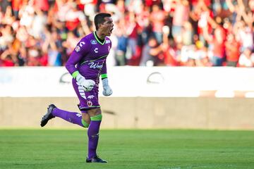 Para Veracruz, la oportunidad de salvarse sigue sin depender de ellos, pero al menos ya están metiendo en serios predicamentos a los Lobos BUAP. Los ‘Escualos’ vencieron 1-0 a Tijuana y sus esperanzas se reavivaron más que nunca. Si los ‘Licántropos’ pierden su próximo compromiso, los ‘Tiburones’ dejarían el último lugar de la tabla de cocientes por primera vez en lo que va de esta temporada.  