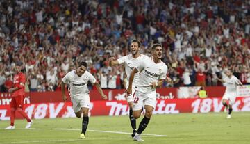 2-0. André Silva celebró el segundo gol.