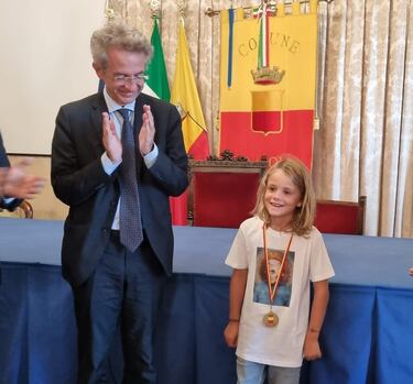 El final feliz del niño francés obligado a quitarse la camiseta del Nápoles