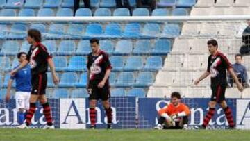 <b>DESOLACIÓN. </b>Cobeño y sus defensas, Tena y Salva, muestran la desolación del Rayo tras la derrota.