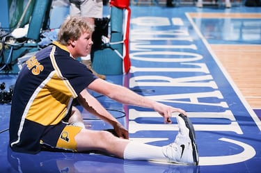 -Años en la NBA: 1988-2000
-Equipos: Indiana Pacers
-Medias de su carrera: 14,8 puntos, 6,1 rebotes, 1,3 tapones
-Mejor temporada: (1994-95) 17,9 puntos, 7,7 rebotes, 1 tapón
-Méritos: una vez all star

Pívot titular de los Pacers en los 90, acabó convirtiéndose en un buen arma ofensiva gracias a su acierto desde la media distancia. Le tocó bregarse con todos los monstruos interiores que poblaban la liga aquellos años en una época mucho más permisiva en el contacto. El premio del All Star le llegó en sus últimos años de carrera.