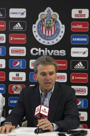 En su segunda etapa con las Chivas no tuvo bueno resultados y tras el cese de su hermano, 'Chepo', decidió dar un paso al costado.