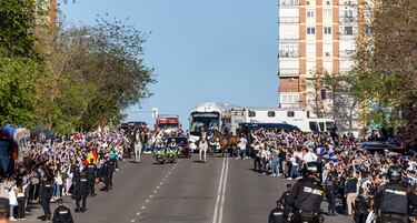 Así recibió el madridismo el autobús del equipo en el Bernabéu