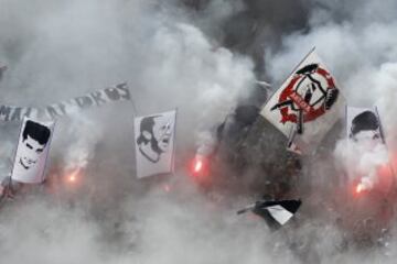 Santiago, 5 de marzo de 2016
La hinchada de Colo Colo realiza el Arengazo para alentar al equipo antes del Colo Colo v Universidad Catolica de este fin de semana.
ERamon Monroy/Aton Chile