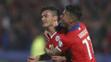 Charles Aránguiz es seguido de cerca por varios clubes europeos.