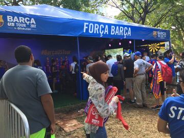 Los aficionados del FC Barcelona y Real Madrid estuvieron presentes en Casa Clásico para que Miami se tiñera de blaugrana y blanco.