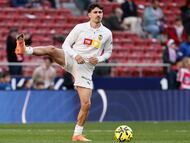 MADRID (ESPAÑA), 13/12/2025.- El delantero del Valencia FC, Andre Almeida durante el calentamiento del equipo antes de su enfrentamiento liguero contra el Atlético de Madrid este sábado en el Metropolitano de Madrid. EFE/ Sergio Pérez