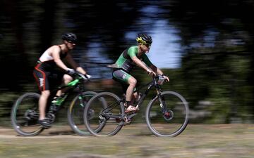 El circuito Du Cross Series cerró con nota la primera etapa de la temporada celebrando el décimo aniversario de duatlones en la localidad de Villanueva de la Cañada. La prueba congregó a cerca de 250 participantes entre los que destacaron los madrileños A