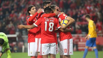 El mexicano apenas jug&oacute; nueve minutos en la victoria de su equipo 3-1 ante el Estoril. El atacante acumula 12 partidos sin ser titular en un partido.