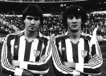 Julio y Patxi Salinas, delantero y defensa, respectivamente, jugaron juntos en Primera división durante cuatro años en el Athletic de bilbao, club en el que ambos debutaron en la máxima categoría, durante la temporada 82/83.