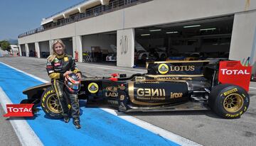 En agosto de 2011 realizó un test para Renault F1 Team en el circuito de Paul Ricard, quedándose a tan solo 2 segundos del mejor tiempo del piloto oficial Romain Grosjean en su primer contacto con un monoplaza de Fórmula 1.