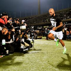 Los aficionados critican a Dani Alves y se acuerdan del ‘Cata’ Domínguez