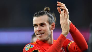 Wales&#039; forward Gareth Bale celebrates victory and qualification after the Group E Euro 2020 football qualification match between Wales and HUngary at Cardiff City Stadium in Cardiff, Wales on November 19, 2019. - Wales beat Hungary 2-0 to qualify. (P