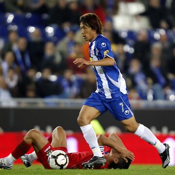 Uno de los jugadores más destacados de la historia de la selección japonesa. Jugó en el Espanyol 12 partidos.