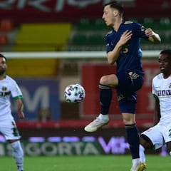 Özil fue titular después de 56 días