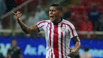 De lejos, es el hombre de mayor experiencia en el plantel, pues el veterano zaguero fue campeón con el PSV donde estuvo por cuatro años (2006-10), además que jugó en el Fulham. Con la Selección Mexicana ganó la Copa Oro y el oro en Londres 2012; además que participó en dos Confederaciones y tres Mundiales.