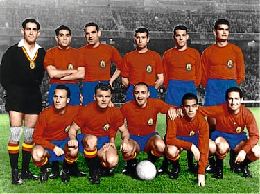 Equipación de la Selección Española durante 1959 hasta 1979. Fotografía correspondiente al partido de la Eurocopa de 1960 contra la URSS.
