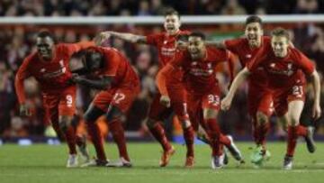 Los jugadores del Liverpool, exultantes tras pasar a la final de la Capital One.