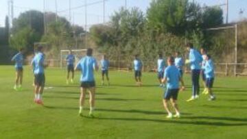 Los suplentes del Atl&eacute;tico se ejercitan tras la ida de la Supercopa. 