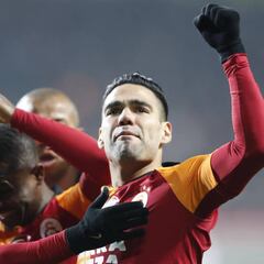 Falcao anota en victoria de Galatasaray, pero sale lesionado