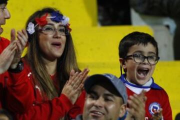 Futbol, Chile v Jamaica.
Partido amistoso 2016.
Hinchas de la seleccion chilena alientan, antes del partido con Jamaica en el estadio Sausalito de ViÃ±a del Mar, Chile.
27/05/2016
Marcelo Hernandez/Photosport**********

Football, Chile v Jamaica.
Chile's fans cheer before the game against Jamaica for friendly football match held at the Sausalito stadium in Vina del Mar, Chile.
27/05/2016
Marcelo Hernandez/Photosport