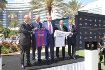 Manel Arroyo responsable de marketing del Barcelona, Stoichkov, Stepehn Ross propietario del equipo NFL Miami Dolphins y Butragueño.