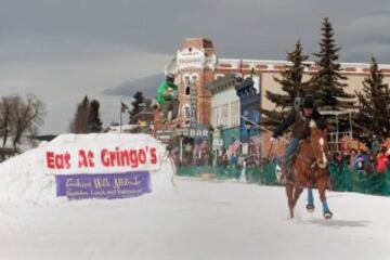 Este fin de semana se ha desarrollado en la calles de Leadville, Colorado; la 68 edición de la carrera anual de Skijoring 